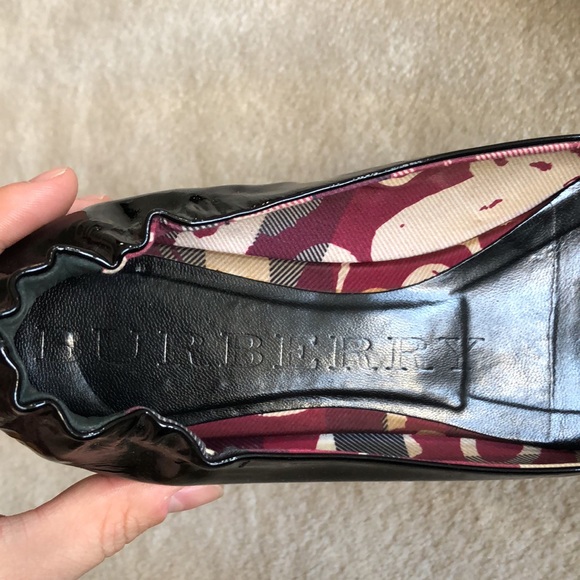 Burberry black Patent Ballet Flats - Picture 2 of 9
